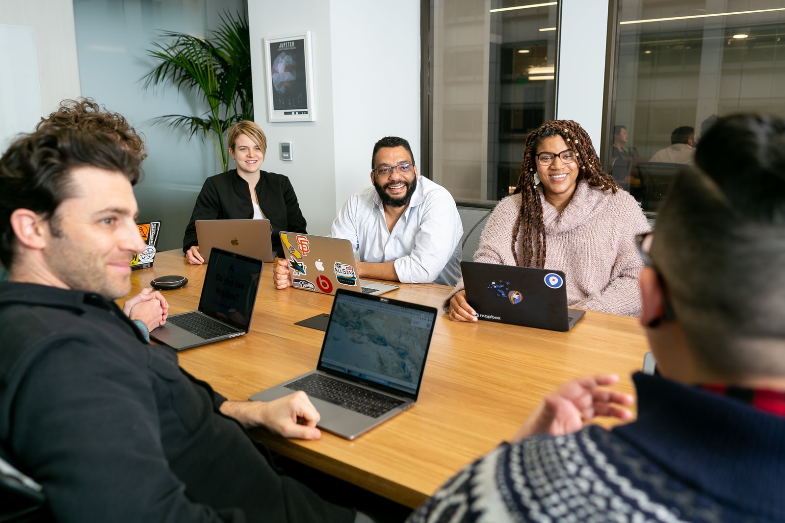 How Do We Manage Multiple Design Projects At Brucira?